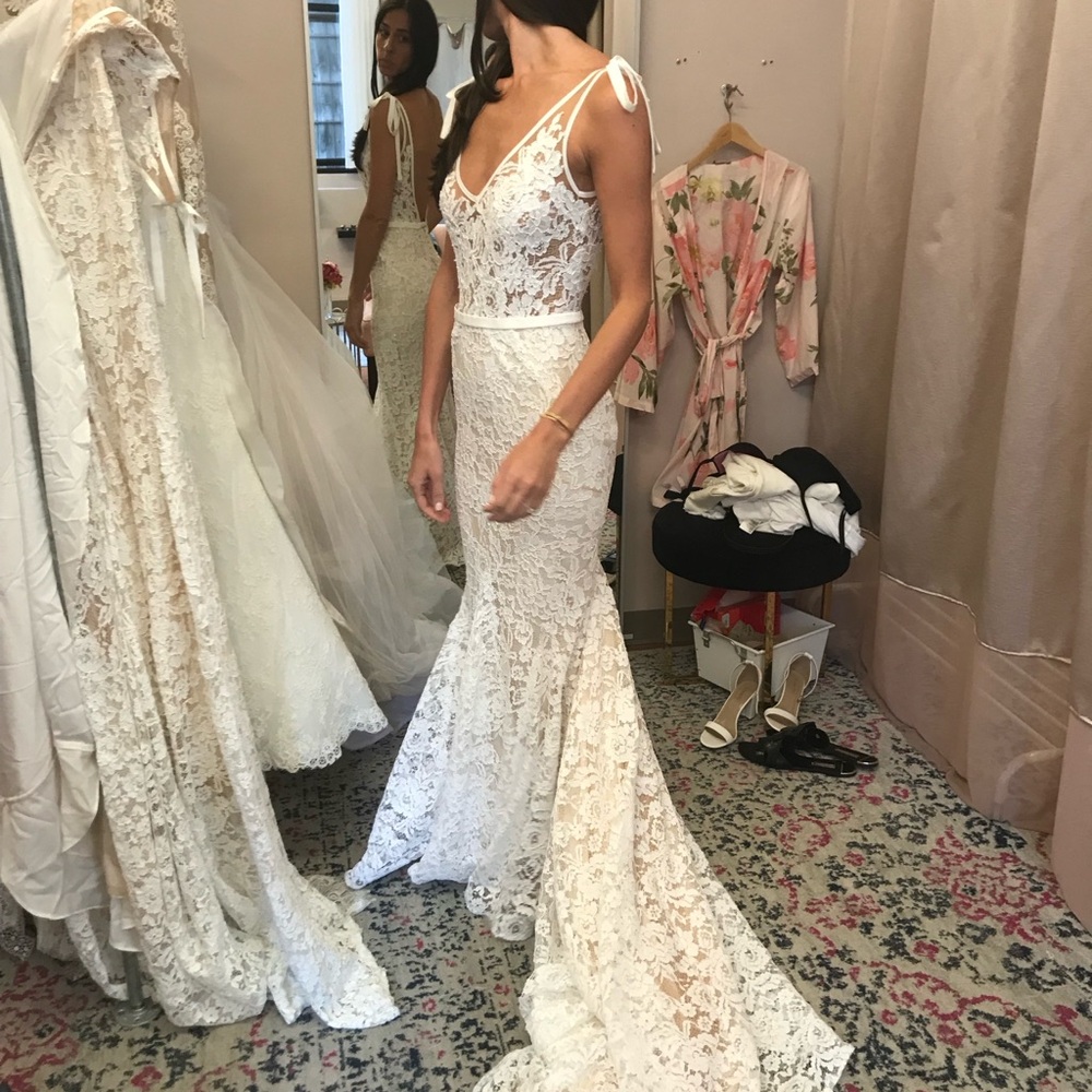 Elegant White Lace Wedding Dress